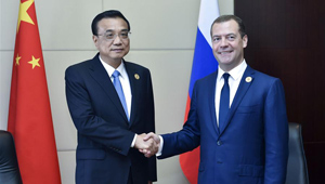 Li Keqiang trifft russischen Premierminister in Laos