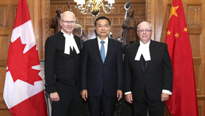 Li Keqiang trifft kanadischen Senatssprecher und Sprecher des House of Commons in Ottawa