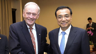 Li Keqiang trifft ehemaligen kanadischen Premierminister Jean Chretien in Ottawa