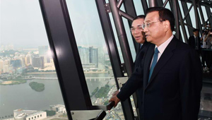 Li Keqiang besucht Administrations-Hauptquartier der Sonderverwaltungszone Macau