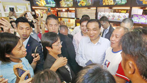 Li Keqiang führt Inspektionstour in Macau durch