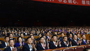 Xi Jinping nimmt an Gala zum Begehen des 80. Jubiläums des Sieges des Langen Marsches teil
