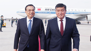 Li Keqiang trifft in Kirgisistan ein