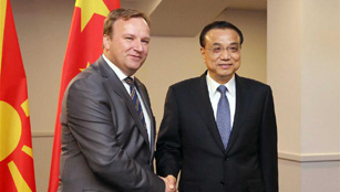 Li Keqiang trifft mazedonischen Premierminister in Riga