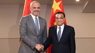 Li Keqiang trifft albanischen Premierminister in Riga