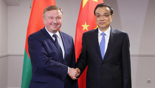 Li Keqiang trifft den belarussischen Premierminister in Riga