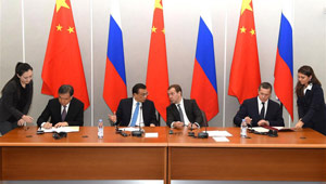 Chinesischer Ministerpräsident und russischer Präsident treffen sich für Förderung der China-Russland-Beziehungen