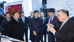 Liu Yunshan wohnt der 3. Welt-Internet-Konfenrenz in Wuzhen bei