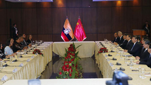 Xi Jinping trifft Präsidentin der ecuadorianischen Nationalversammlung in Quito