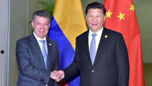 Xi Jinping trifft Juan Manuel Santos in Peru