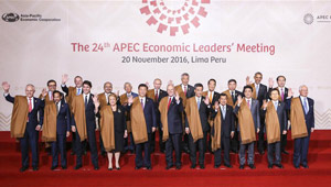 Teilnehmer des Treffens der APEC-Wirtschaftsführer posieren für ein Gruppenfoto