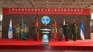 Infanterietruppen aus Mitgliederstaaten der SOZ beginnen Trainingsübung in Xinjiang