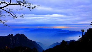 Huangshan-Berg in Wolken in Anhui