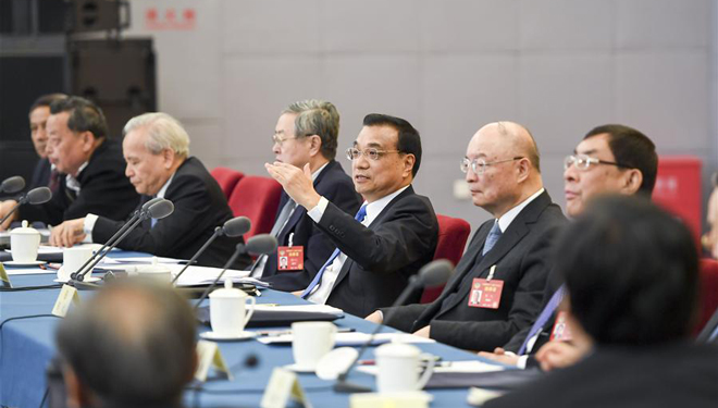 Li Keqiang nimmt an Podiumsdiskussion auf fünfter Tagung des 12. Landeskomitees der PKKCV teil