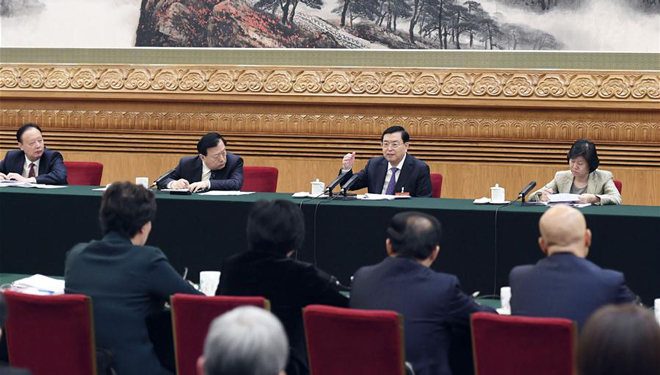 Zhang Dejiang nimmt an Podiumsdiskussion der Zhejiang-Delegation des 12. NVK teil