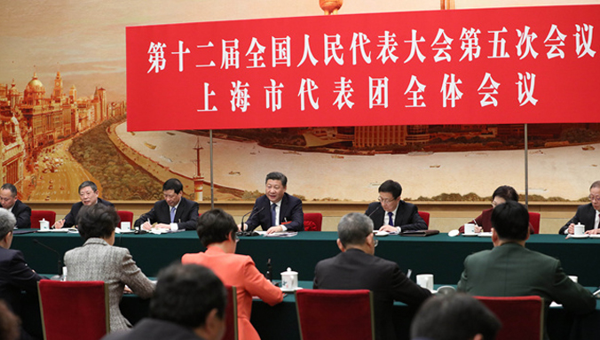 Xi Jinping nimmt an Podiumsdiskussion mit Delegierten des 12. NVK aus Shanghai teil