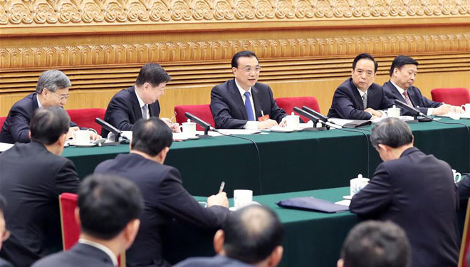 Li Keqiang nimmt an Podiumsdiskussion mit Delegierten des 12. NVK aus Shandong teil