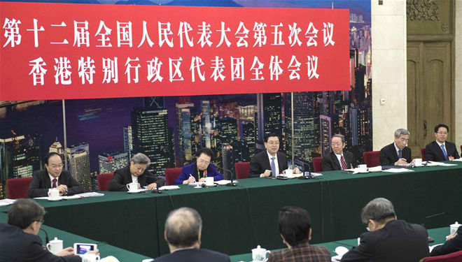 Zhang Dejiang nimmt an Podiumsdiskussion der Delegationen aus Hongkong und Macau des 12. NVK teil