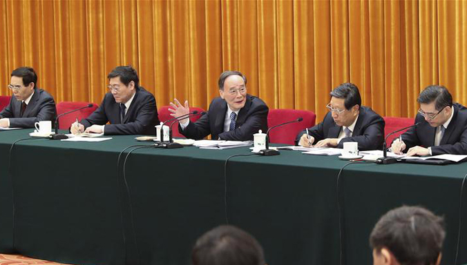 Wang Qishan nimmt an Podiumsdiskussion mit Delegierten aus Hunan teil
