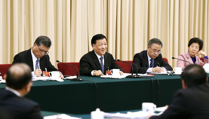 Liu Yunshan nimmt an Podiumsdiskussion mit Delegierten aus Guangdong teil