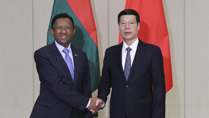 Zhang Gaoli trifft Madagaskars Präsidenten Hery Rajaonarimampianina in Boao
