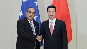 Zhang Gaoli trifft mikronesischen Präsidenten Peter M. Christian in Boao