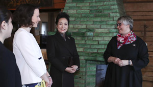 Peng Liyuan besucht ehemaligen Wohnsitz von Jean Sibelius