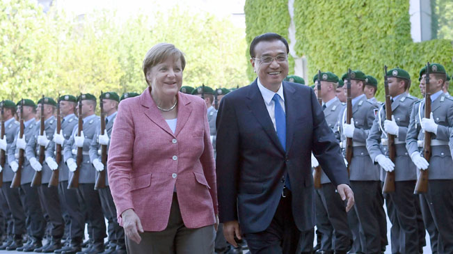 Li Keqiang und Merkel halten jährliches Treffen zwischen den chinesischen und deutschen Regierungsführungen ab
