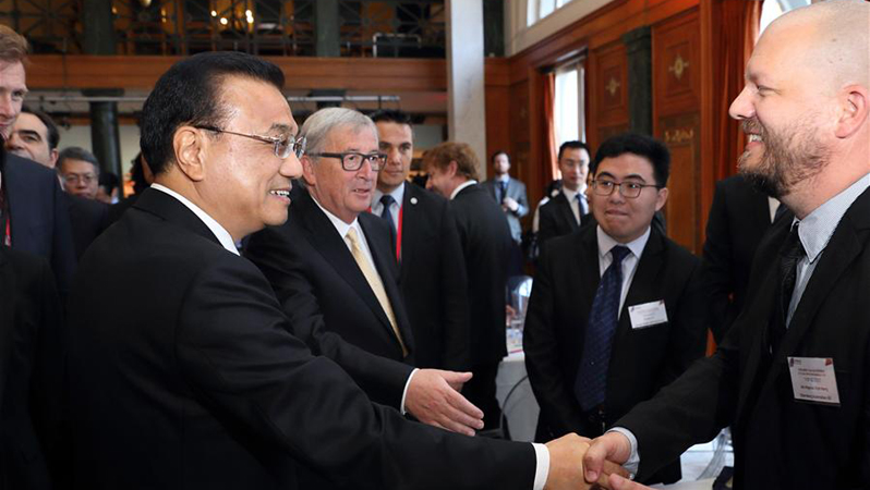 Li Keqiang trifft Vertreter der China-EU-Klein- und Mittelunternehmen