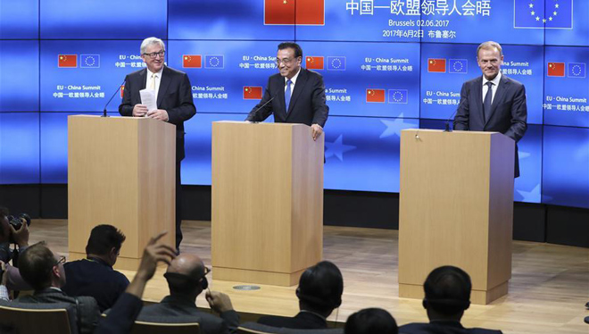 Li Keqiang, Tusk und Juncker nehmen an Pressekonferenz teil