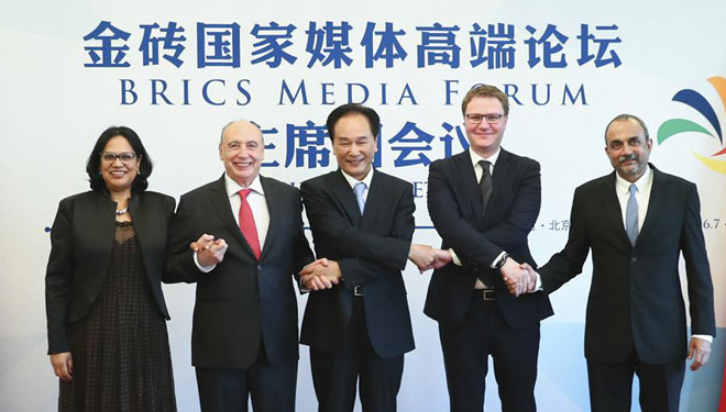 Cai Mingzhao nimmt an einer Präsidiumssitzung des BRICS-Medienforums in Chinas Hauptstadt Beijing teil