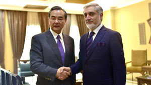 Wang Yi trifft afghanischen Chief Executive in Kabul