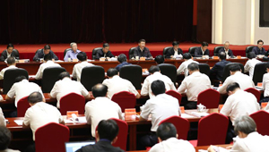 Xi Jinping sitzt dem Symposium zur Armutsbekämpfung in Taiyuan vor