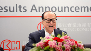 Li Ka-shing nimmt Exklusivinterview mit Xinhua an