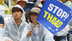 Demonstranten protestieren gegen THAAD-Stationierung in Seoul