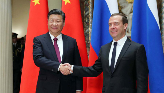 Xi Jinping trifft russischen Premierminister Dmitri Medwedew in Moskau
