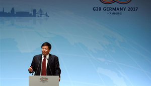 Zhu Guangyao hält auf einem Nachrichtenbriefing vor dem G20-Gipfel eine Rede