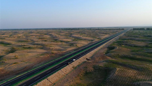 Schnellstraße verbindet Beijing mit dem Autonomen Gebiet Xinjiang der Uiguren