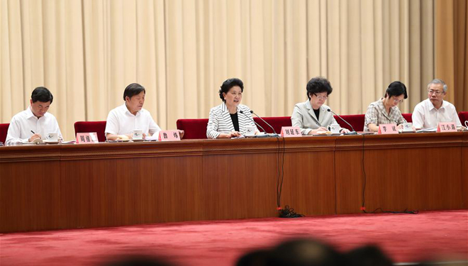 Sitzung zur Ehrung herausragender Angestellter in den Bereichen Medizin, Gesundheit und Familienplanung in Beijing abgehalten