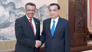 Li Keqiang trifft den neuen Führer der WHO in Beijing