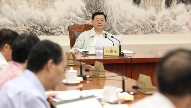 Zhang Dejiang hält Voritz über eine Sitzung der Vorsitzende des Ständigen Ausschusses des NVK
