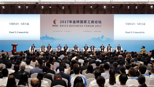 Podiumsdiskussion zu Konnektivität während des BRICS-Wirtschaftsforums in Xiamen abgehalten