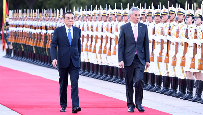 Li Keqiang führt mit dem singapurischen Premierminister Gespräche