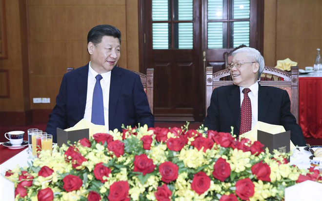 Xi Jinping trifft Generalsekretär der KPV in der ehemaligen Residenz der verstorbenen vietnamesischen Führung Ho Chi Minh
