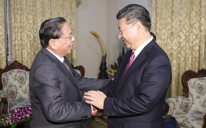Xi Jinping trifft ehemaligen Präsidenten von Laos