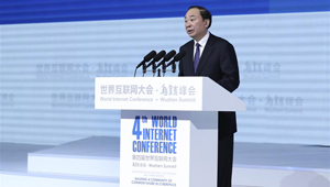Huang Kunming liest Gratulationsschreiben von Xi Jinping an die vierte Welt-Internet-Konferenz vor