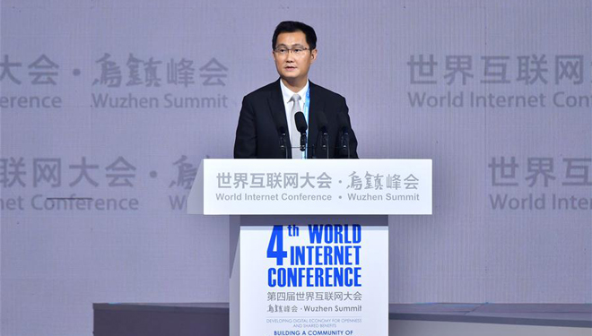 Delegierte nehmen an Plenarsitzung der vierten Welt-Internet-Konferenz in Wuzhen teil