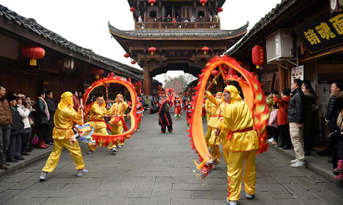 Festival-Aufführungen zur Feier des chinesischen Mond-Neujahres in Sichuan