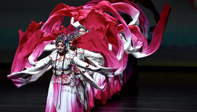 Künstler feiern Frühlingsfest in Beijing