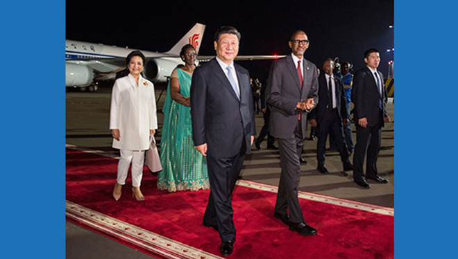 Xi Jinping trifft in Ruanda ein